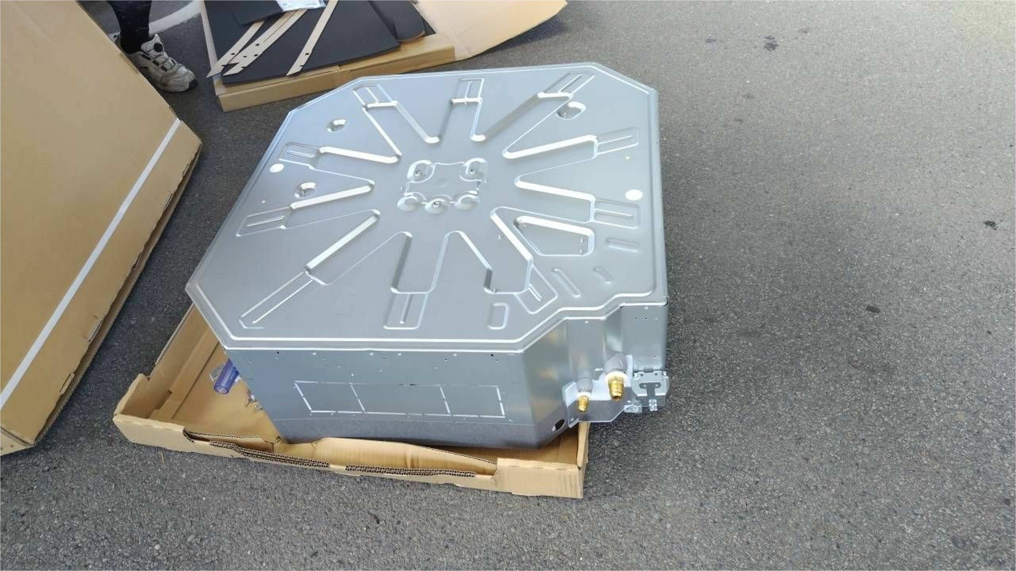 取付前のエアコン