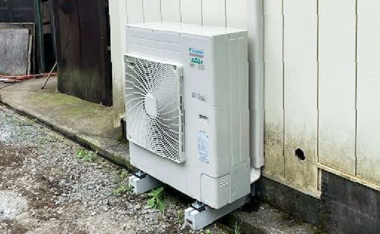 福島県岩瀬郡鏡石町部品製造業作業場の室外機