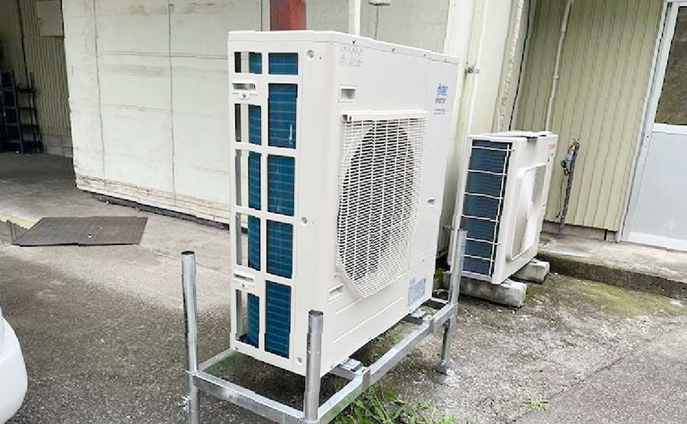 福島県石川郡浅川町 食料品製造業作業所 設置事例の室外機