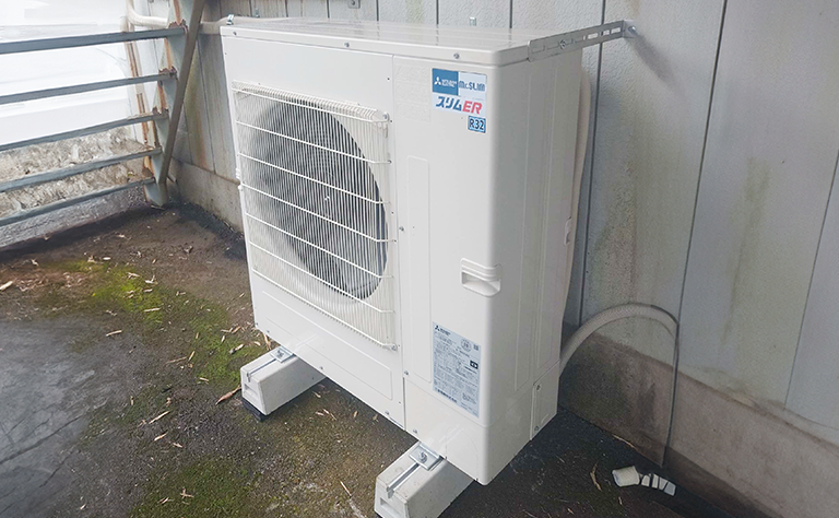 茨城県常総市 金型製造業事務所 設置事例の室外機