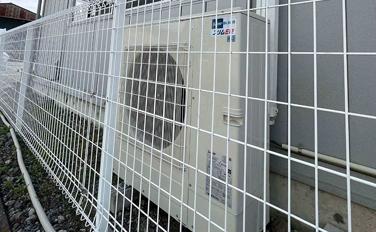 群馬県佐波郡玉村町 運送業事務 設置事例の室外機