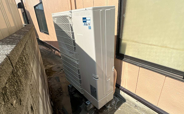 埼玉県久喜市 文房具製造業工場 設置事例の室外機