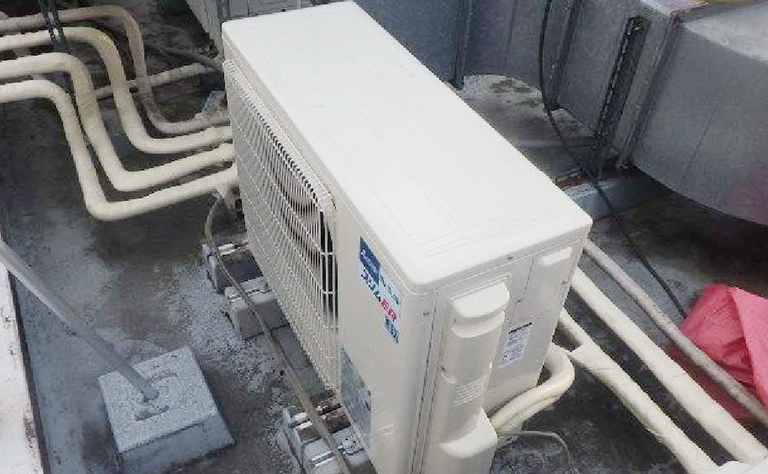 東京都千代田区テナントビルの室外機