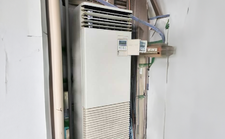 東京都荒川区 電子機器製造作業場 設置事例の室内機