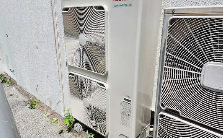 東京都荒川区 電子機器製造作業場 設置事例の室外機
