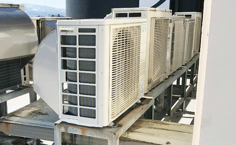 富山県富山市宿泊施設客室
の室外機