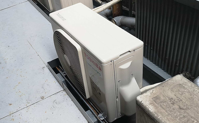 愛知県名古屋市議室の室外機