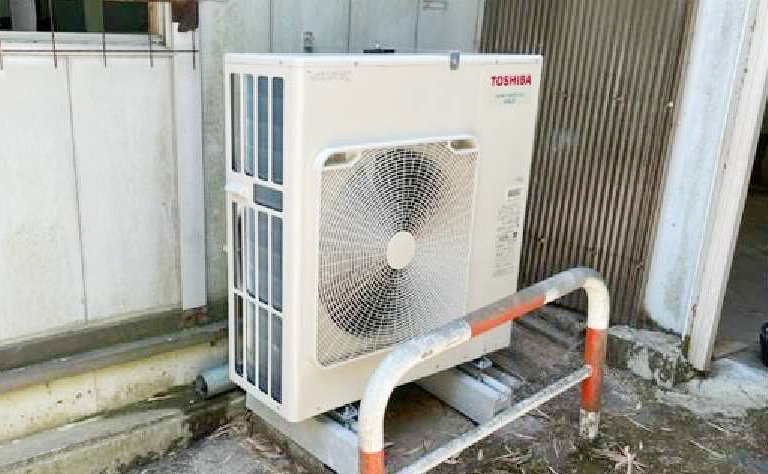 京都府亀岡市 作業場 設置事例の室外機