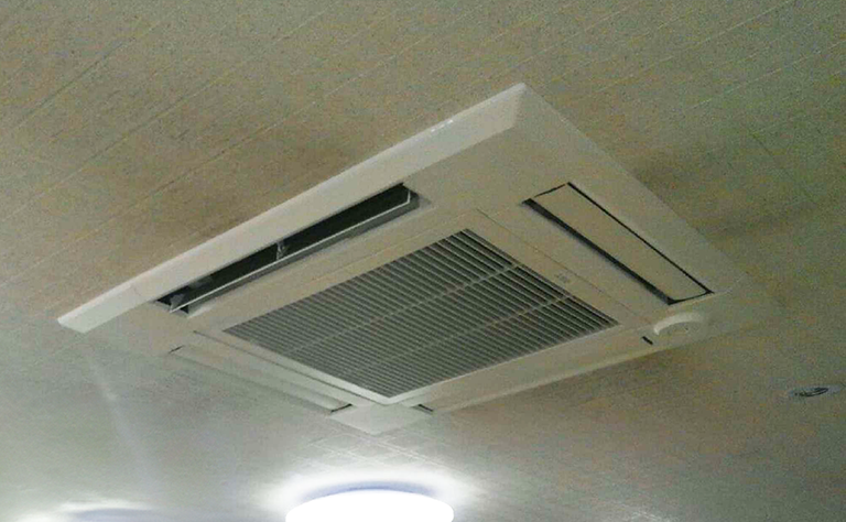島根県松江市病院処置室の室内機