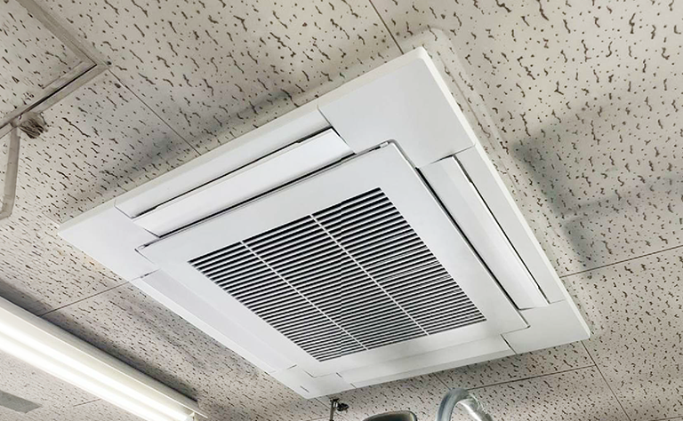 香川県高松市印刷業工場の室内機