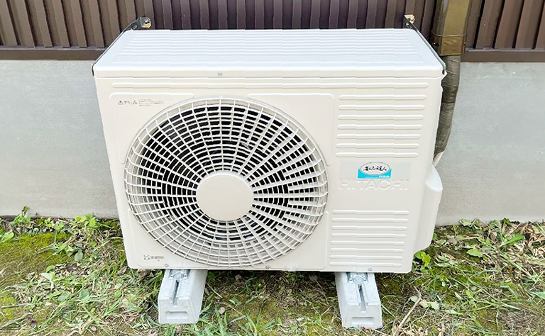 大分県豊後大野市 倉庫 設置事例の室外機