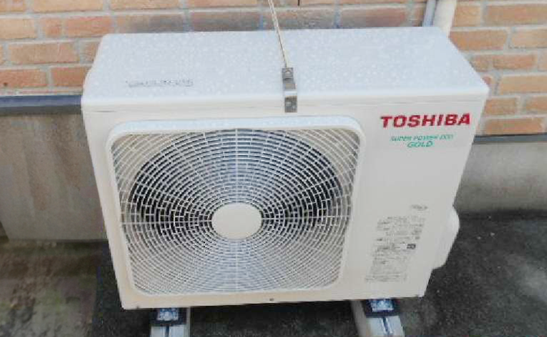 宮崎県日向市介護施設事務所の室外機
