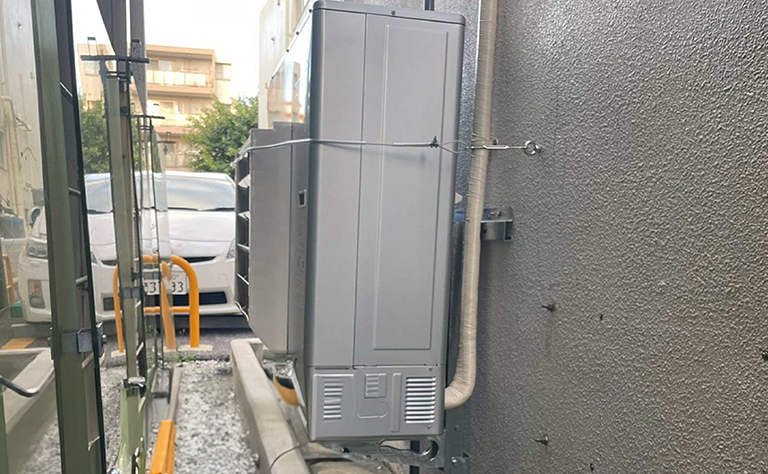 沖縄県那覇市 美容室 設置事例の室外機