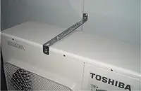 室外機の転倒防止施工