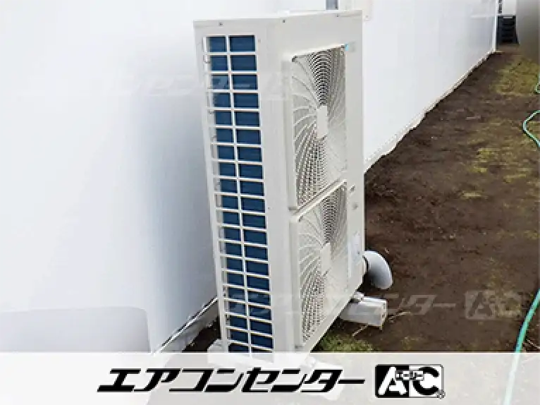 ビニールハウス エアコン設置後の室外機