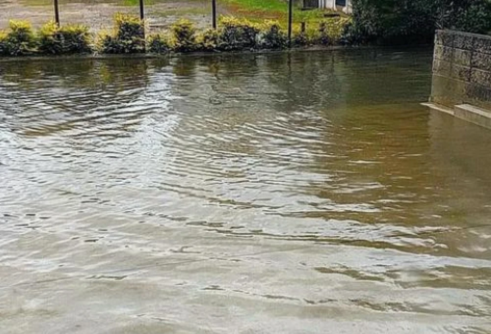 大雨や河川の氾濫イメージ
