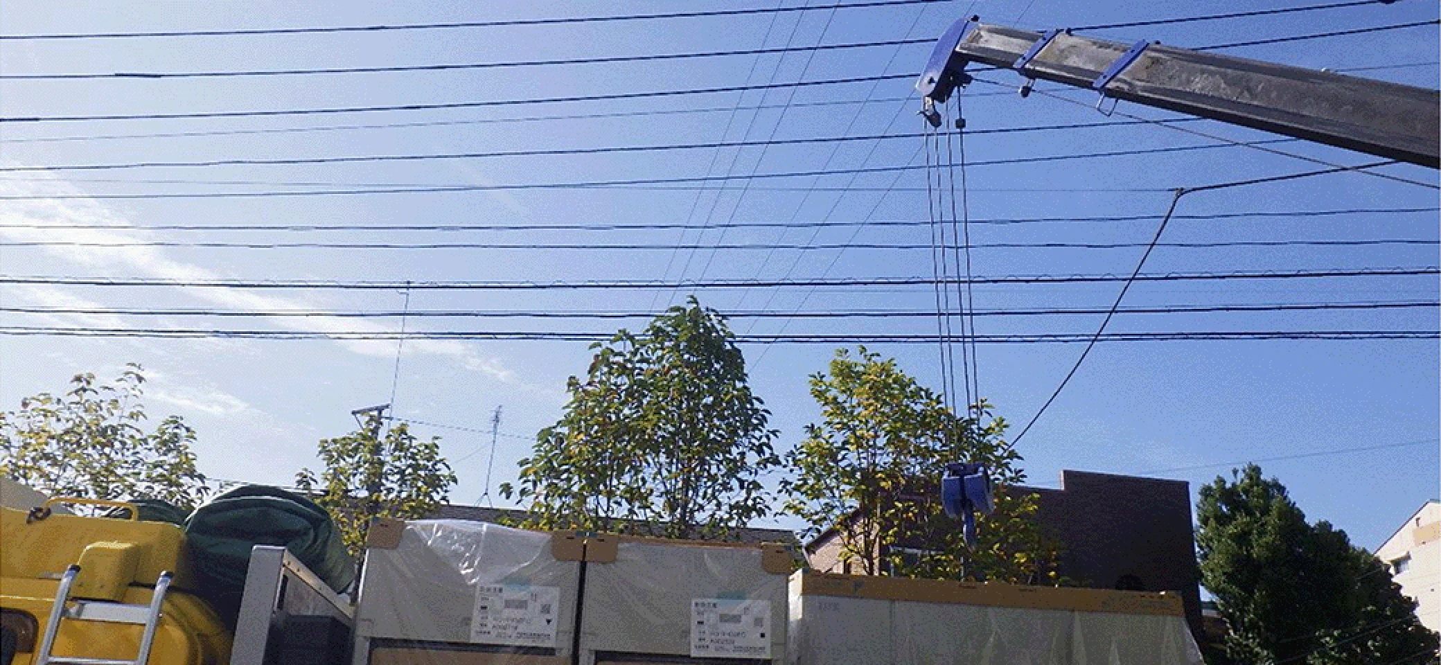 クレーンを使った作業の様子