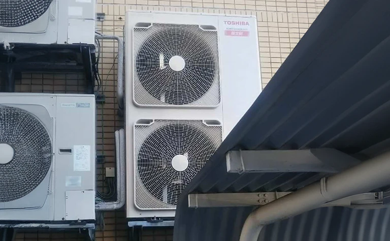 北海道札幌市 美容室店舗 の室外機