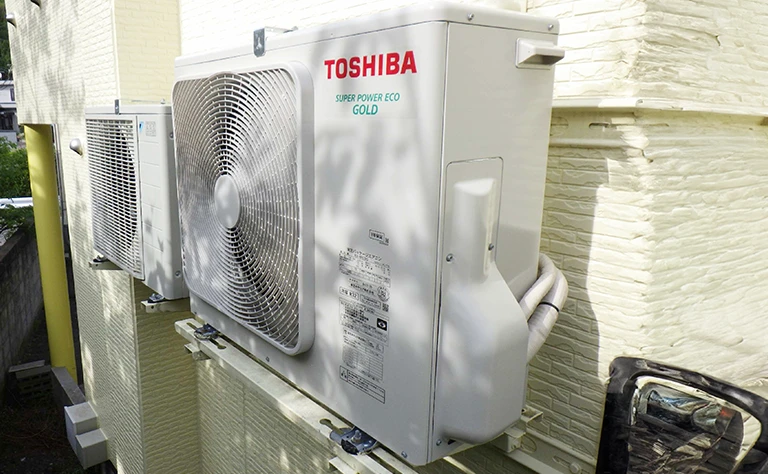 青森県南津軽郡大鰐町 歯科医院 の室外機