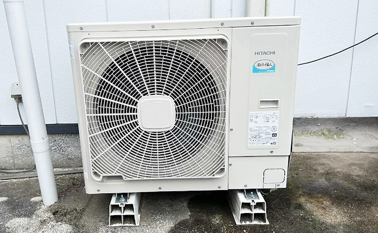 岩手県一関市 機器販売業店舗 の室外機