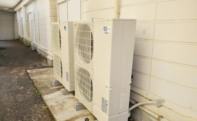宮城県仙台市 アパレルショップ の室外機