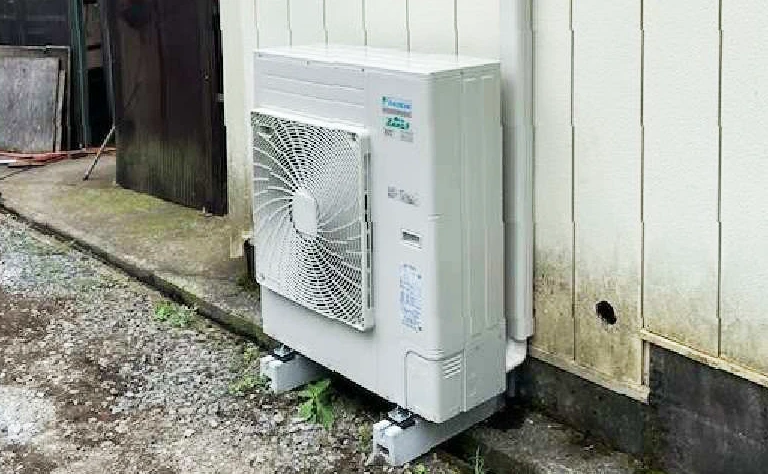 福島県岩瀬郡鏡石町 部品製造業作業場 の室外機