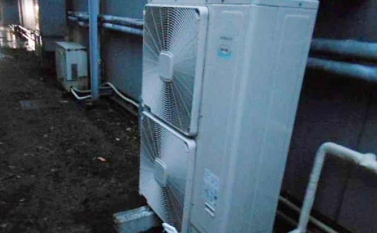 神奈川県綾瀬市 印刷業作業所 の室外機