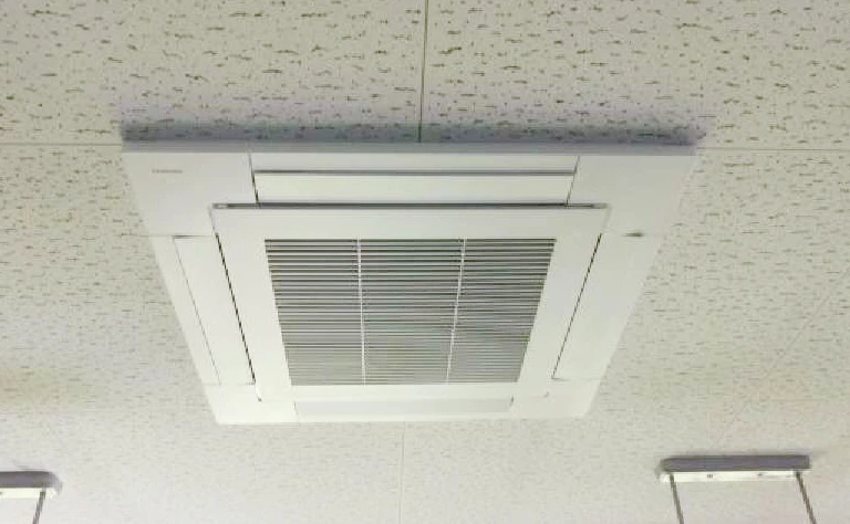 新潟県加茂市 電子部品製造業作業場 の室内機