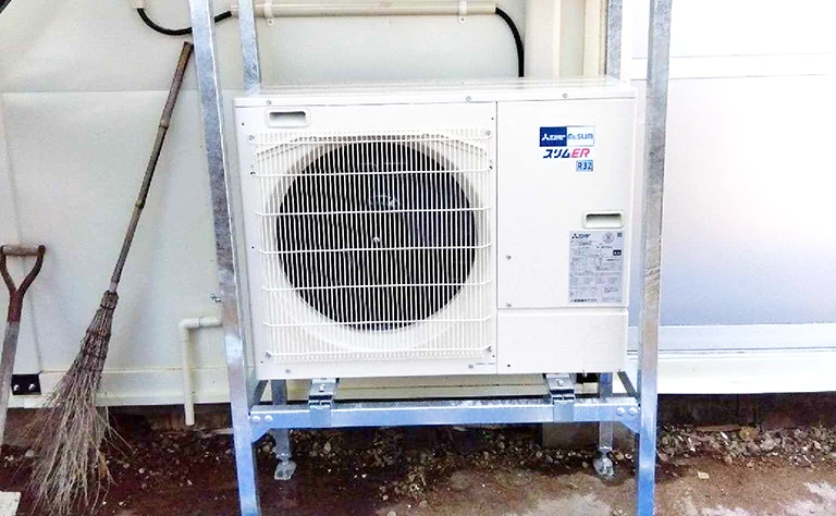 新潟県長岡市 コンテナハウス の室外機