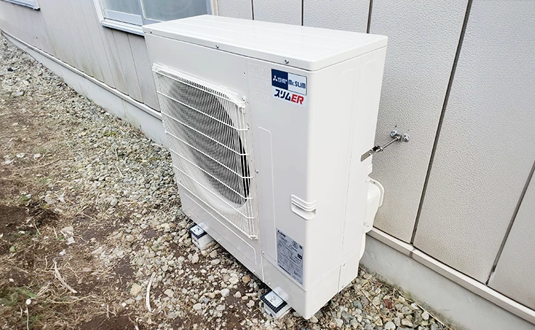 長野県東御市 製造業事務所 の室外機
