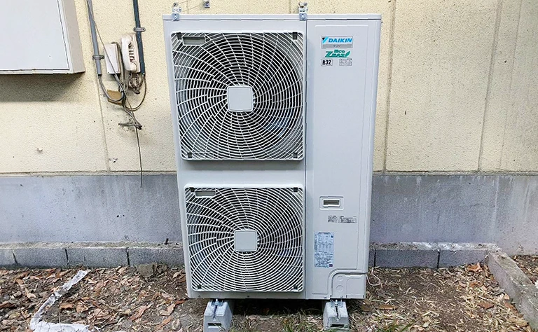 静岡県伊東市 精密加工業工場 の室外機