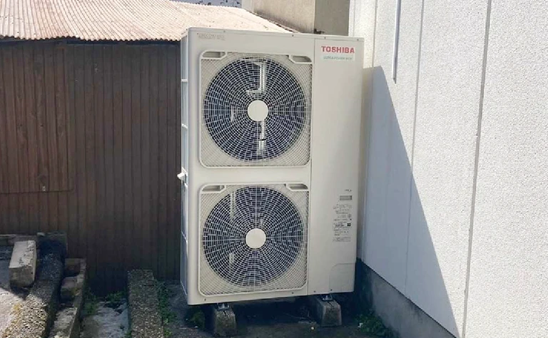 三重県名張市 居酒屋店舗 の室外機