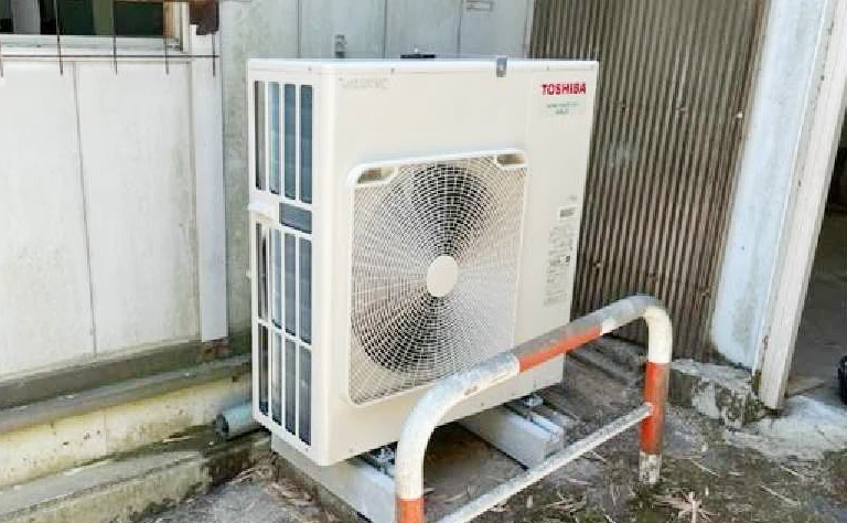 京都府亀岡市 作業場 の室外機