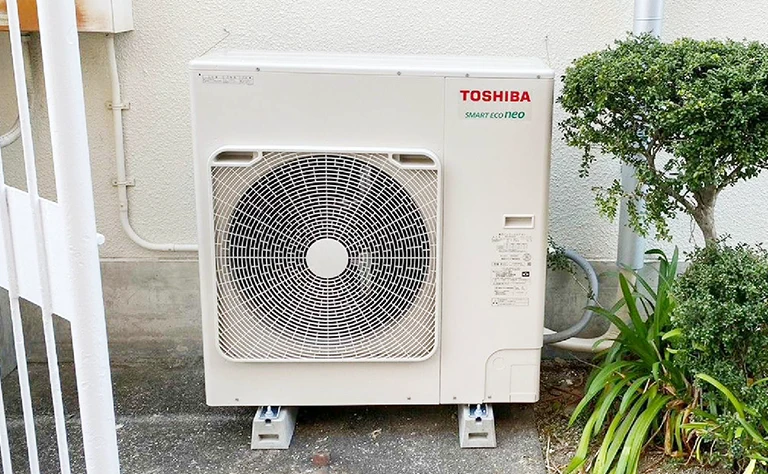 奈良県大和高田市 教会礼拝堂 の室外機