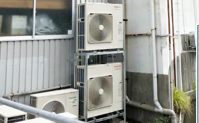 和歌山県御坊市 衣料品販売業作業場 の室外機