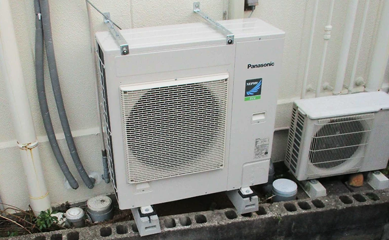 愛媛県伊予市 法律事務所事務室 の室外機