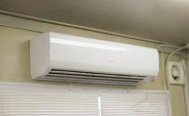 大分県杵築市 建設業事務所等 の室内機