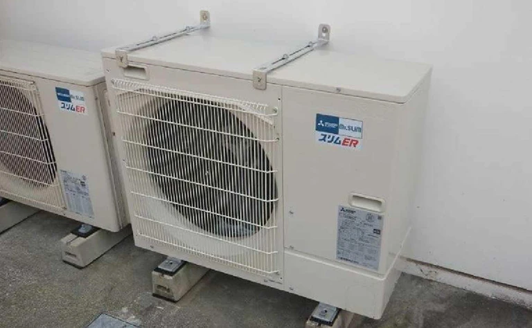 宮崎県延岡市 老人ホーム廊下・厨房・居室等 の室外機