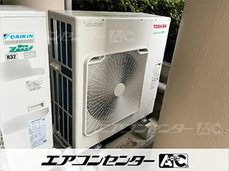 高等学校 エアコン設置後の室外機