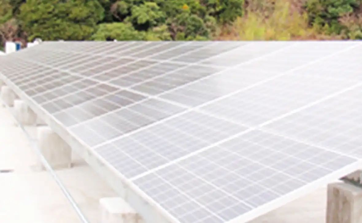 向陽小学校 屋上 太陽光発電システム