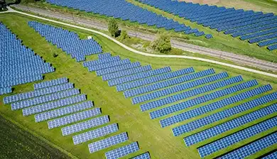 太陽光発電事業の開始を紹介するイメージ