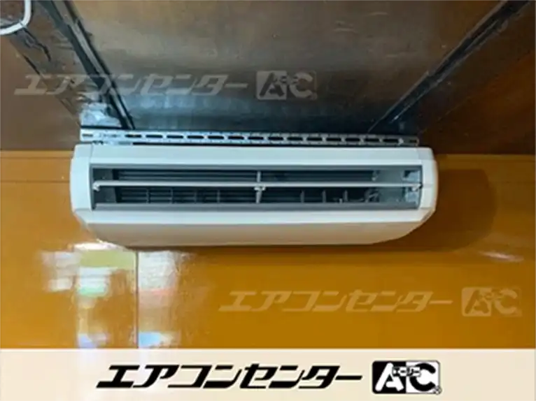倉庫 エアコン設置後の室内機