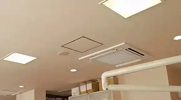 室内機と照明や換気設備との距離確認イメージ