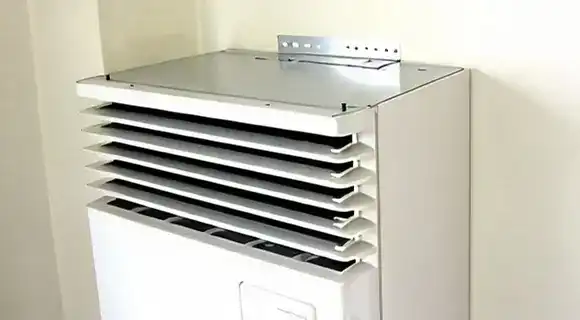 床置形室内機の転倒防止固定イメージ