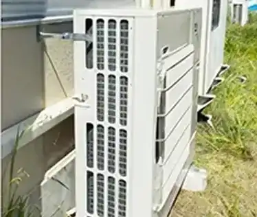 天井吊形の室外機設置例 2