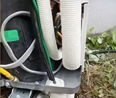 壁掛形の室外機設置例 2