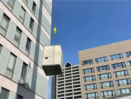 ビル屋上への業務用エアコン機器搬入