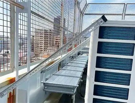 屋上に設置された業務用エアコン室外機