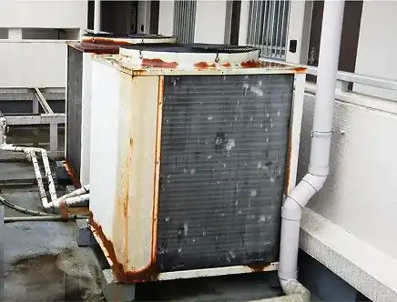 更新前のビル用マルチエアコン室外機