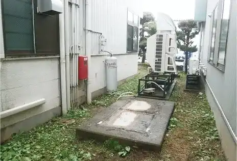 盗難や転倒の不安がある室外機の設置例